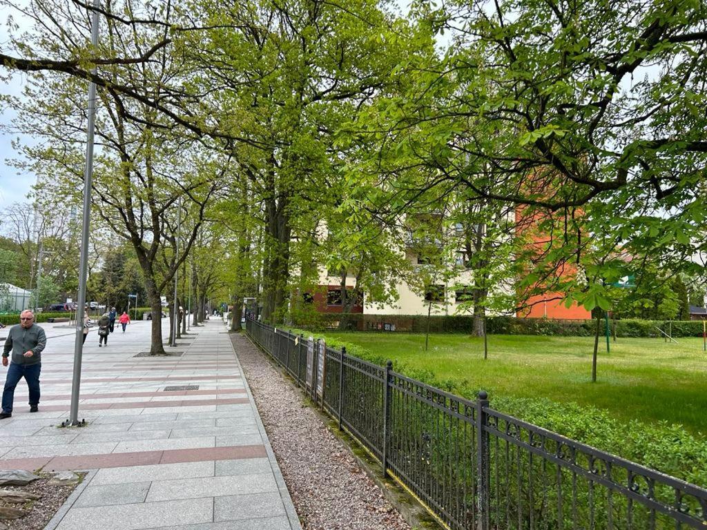 Sikorskiego 200 M Od Plazy *